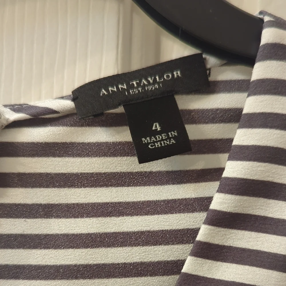 Ann Taylor Striped Top Capsule Wardrobe Classic Office Wear - Picture 2 of 6
